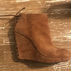 Suede Gianni Bini Booties Lace Up Back Sz.5
